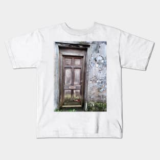 Battered weathered door. Number 81. Campbeltown, Scotland Kids T-Shirt